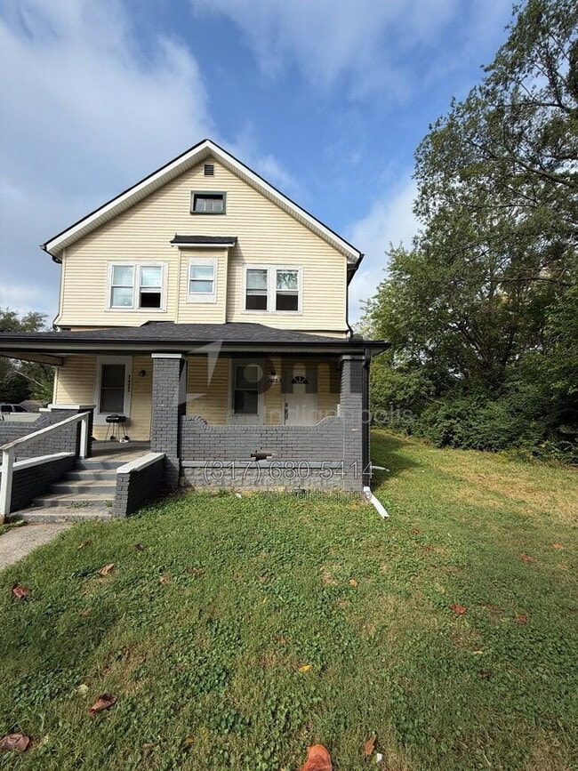 Building Photo - 2422 E Adams St