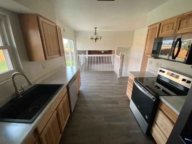 Building Photo - Family Style Home In The Coveted Marsten Neighborhood!