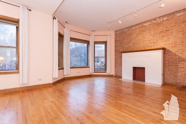 Building Photo - 1464 W Carmen Ave