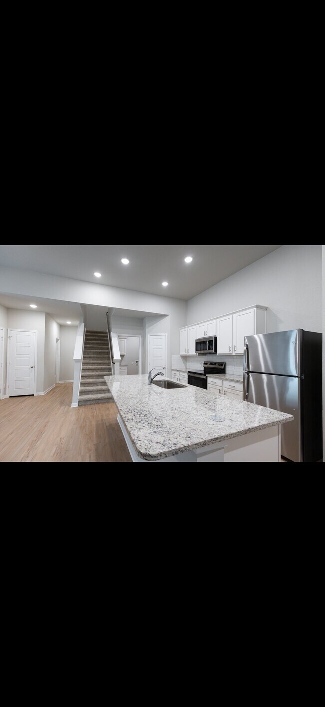 Building Photo - 255 Nespral Dr