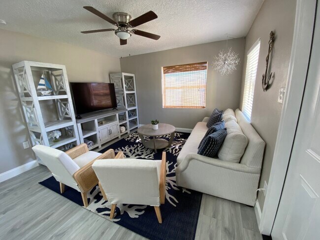 Building Photo - 14061 Marguerite Dr