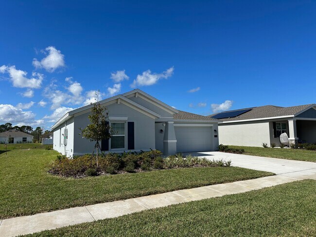 Building Photo - 426 Three Oaks Dr
