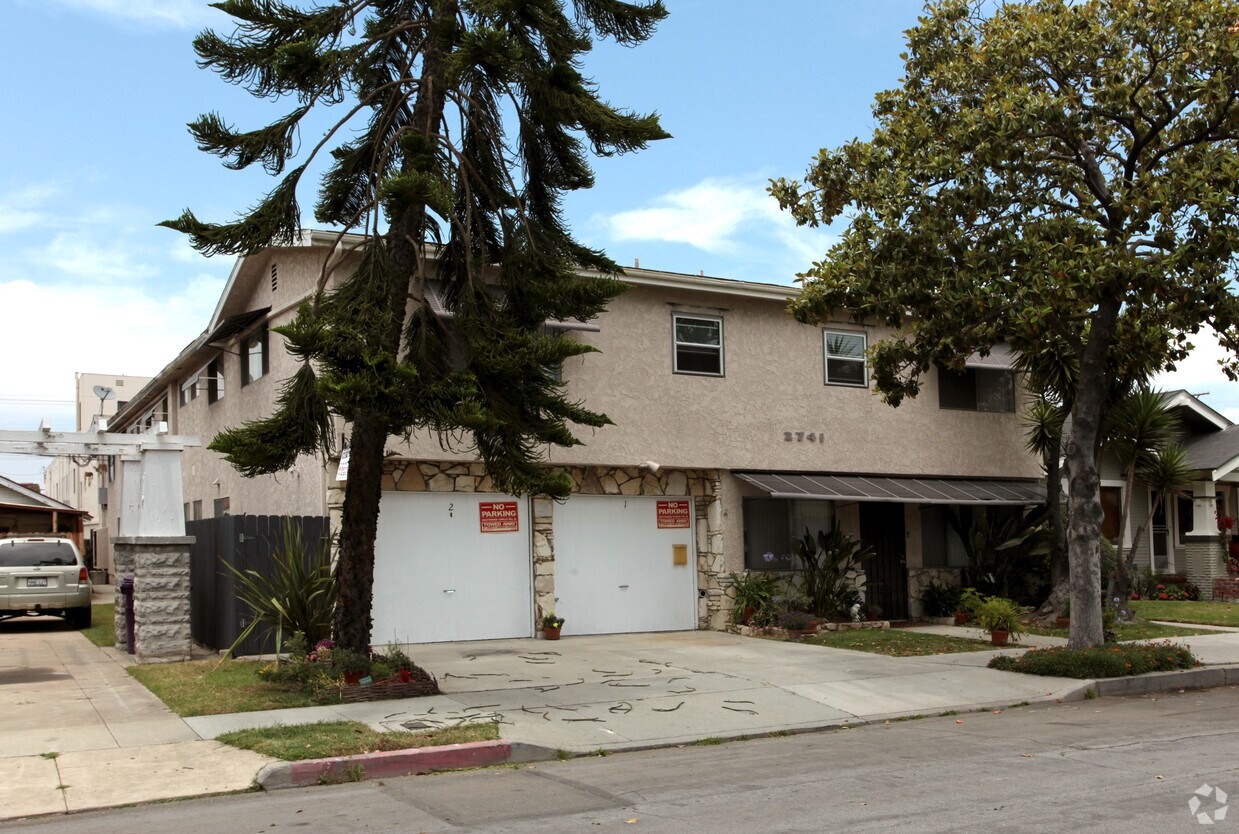 Building Photo - 2741 E De Soto St