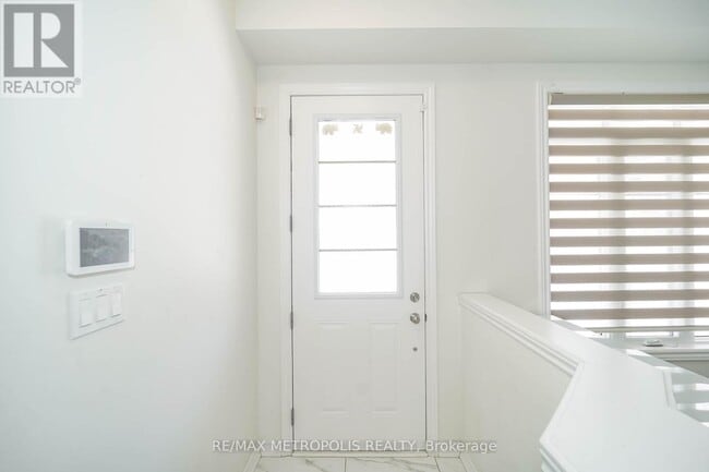 Building Photo - 17 Hickling Ln