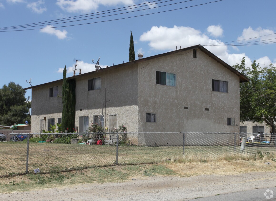 Foto principal - 4880 Mitchell Ave
