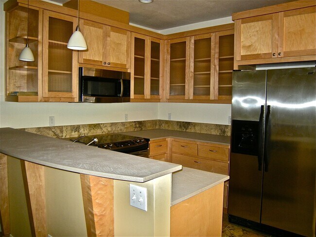 Foto del edificio - Spacious Two-Story Duplex Near Caledonia