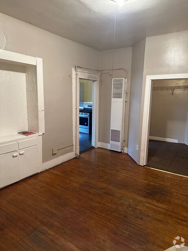 Building Photo - 554 Bellows St