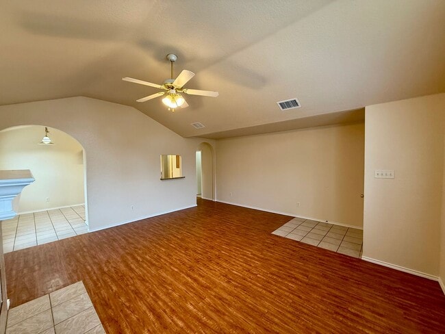 Foto del edificio - Beautiful 3 bedroom, 2 bathroom home in th...