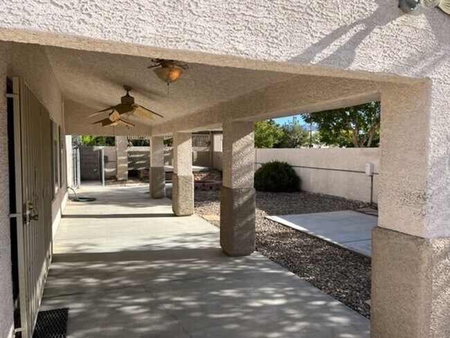 Building Photo - 4 Bedrooom 3 1/2 Bath with a 3 car garage!