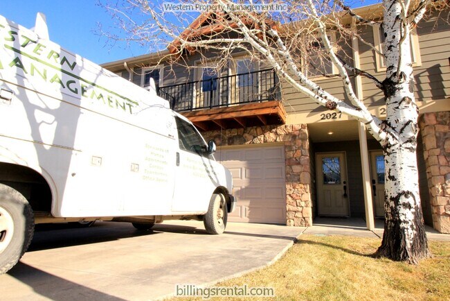 Patio delantero - 2027 Lakehills Dr