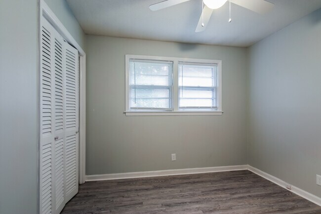 Foto del edificio - 1527 Tall Pines Cir
