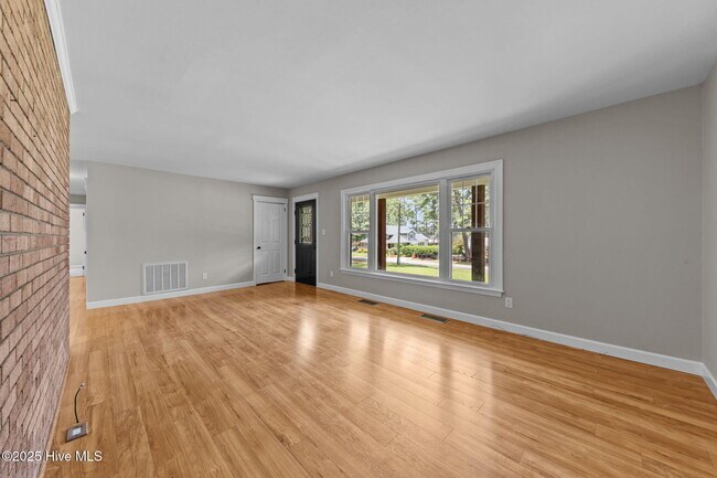 Building Photo - 89 S Lakeshore Dr