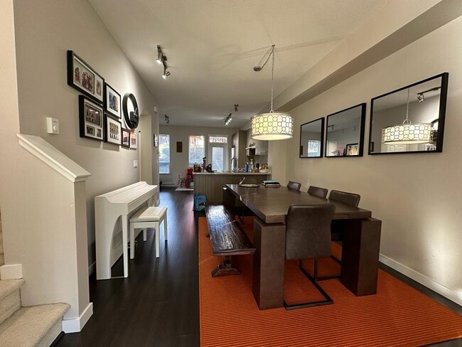 Building Photo - 1305 Soball St