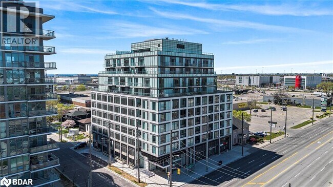 Photo du bâtiment - 1195 The Queensway