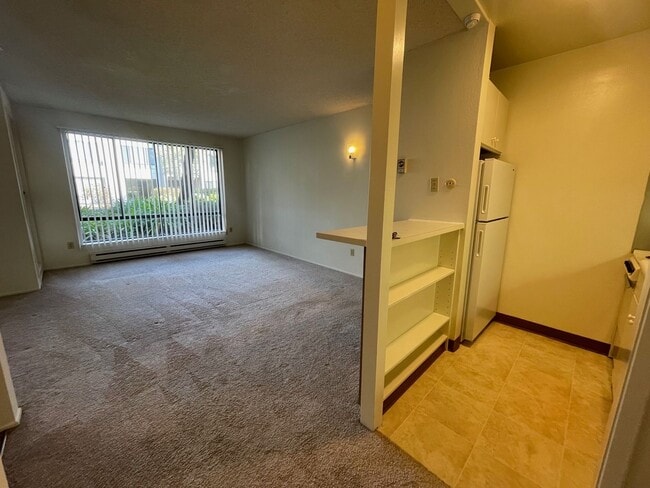 Building Photo - STUDIO First Floor Apartment Available in ...