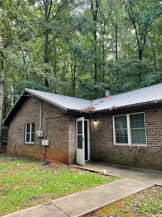Building Photo - 2 BEDROOM DUPLEX- WESTSIDE ATHENS
