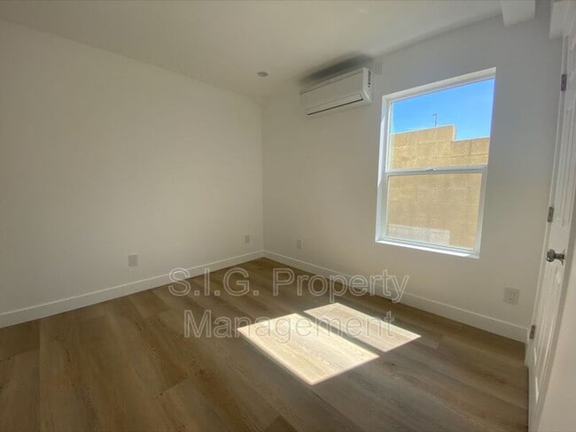 Building Photo - 354 E Providencia Ave