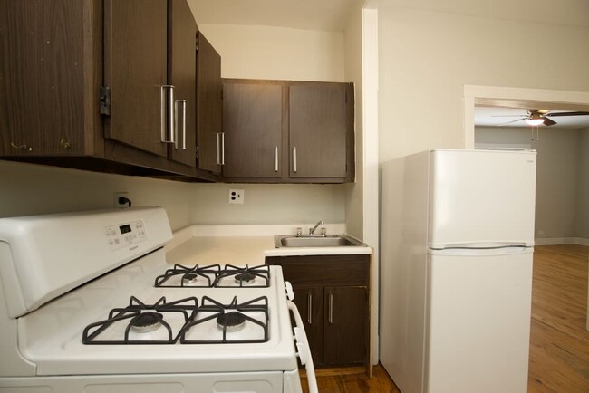 Foto del edificio - 3722 N Pine Grove Ave