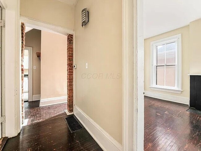 Building Photo - 41 Kings Ct