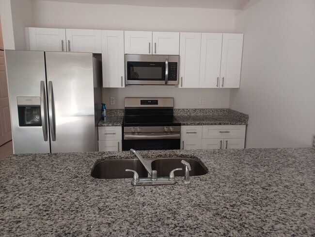 Foto del edificio - 4622-4622 SW 8th Ct