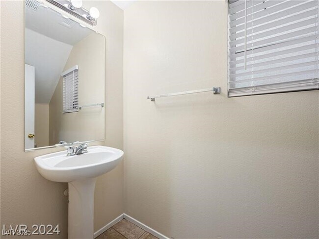 Foto del edificio - 9188 Rushing Wind Ave