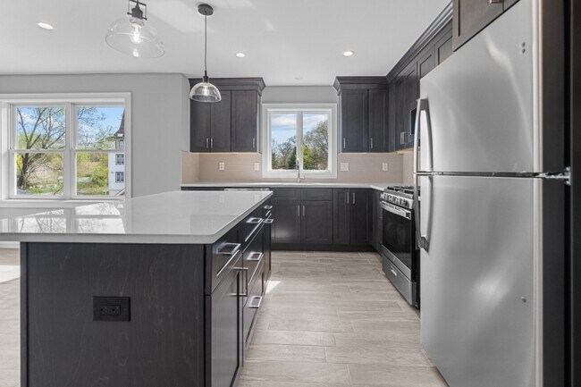 Foto del edificio - 186 W Midland Ave