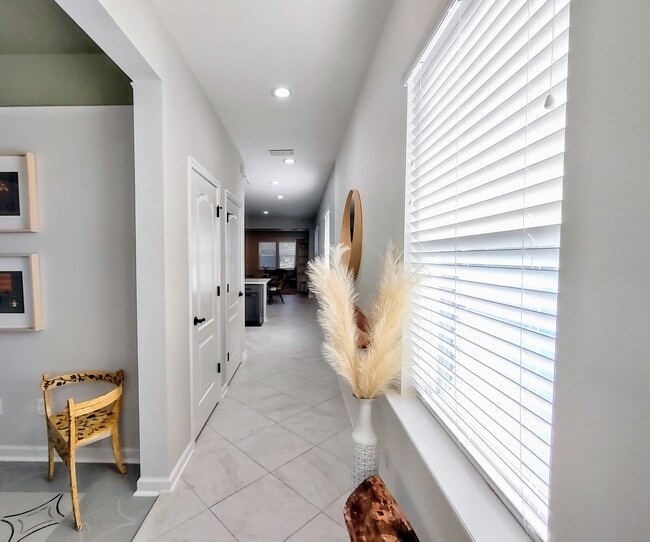 Building Photo - 253 Bella Dr