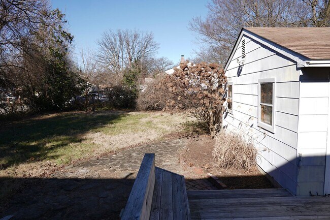 Foto del edificio - Lovely 3 BR/1 BA Single-Family Home in Eas...