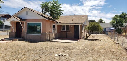 Building Photo - 1370 Chrysolite Ave