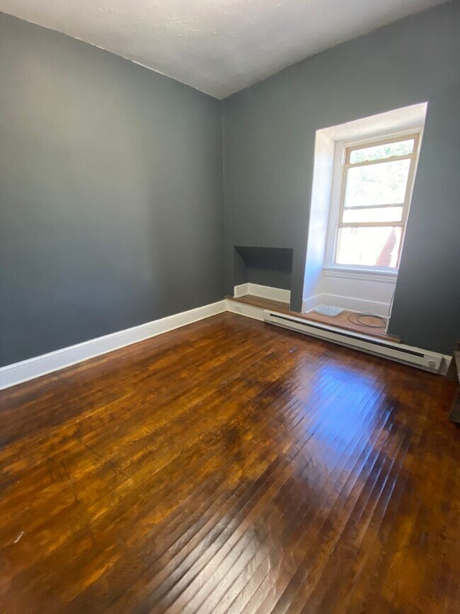 228 W Vine St Unit Apt 3, Lancaster, PA 17603 Room for Rent in