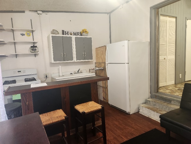 Foto del edificio - 6411 Randolph Ave