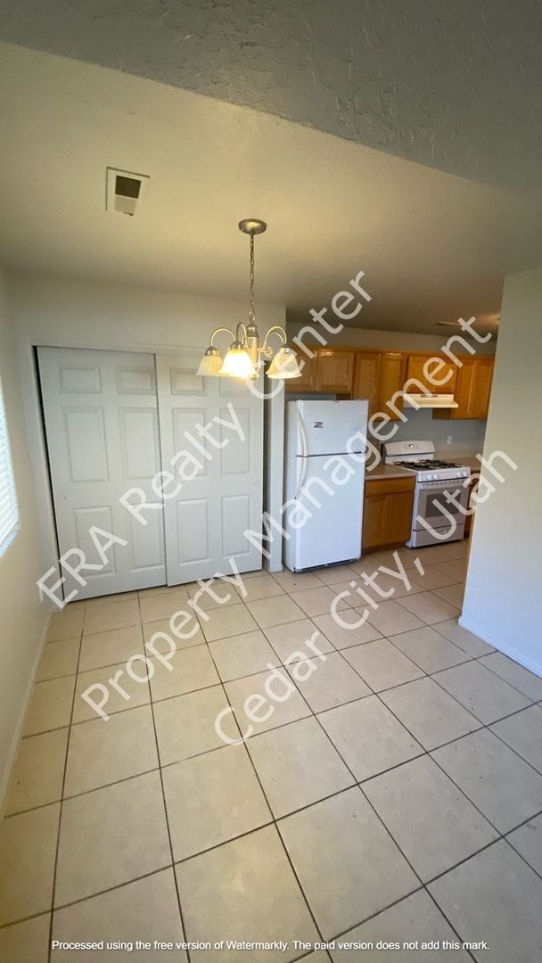 Building Photo - 75 W 700 N