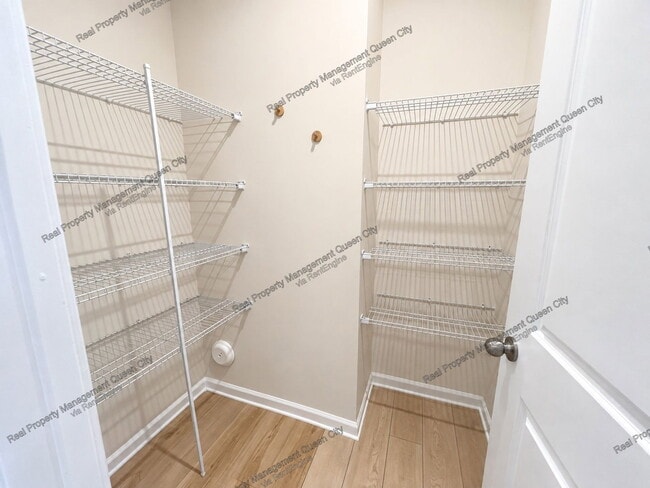 Building Photo - 2407 Lazette Dr