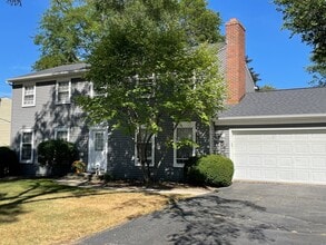 102 N Stauffer Dr