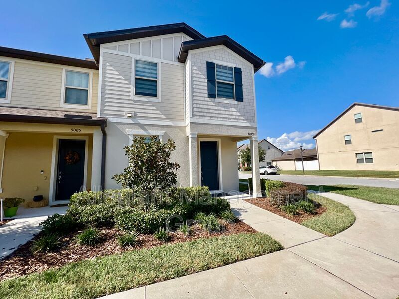 Foto principal - 5089 Caspian St