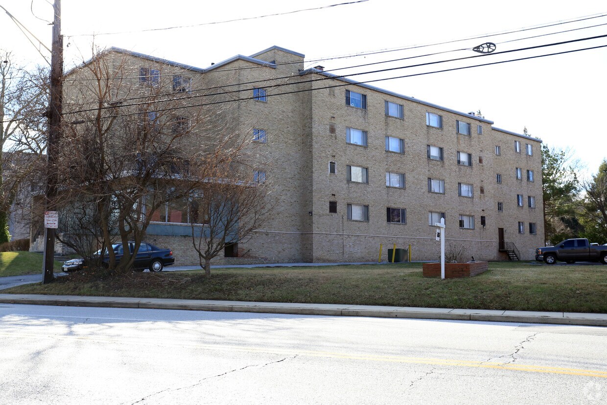 Primary Photo - Sheffield House Apartments
