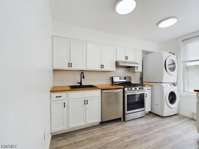 Building Photo - 45 65th St