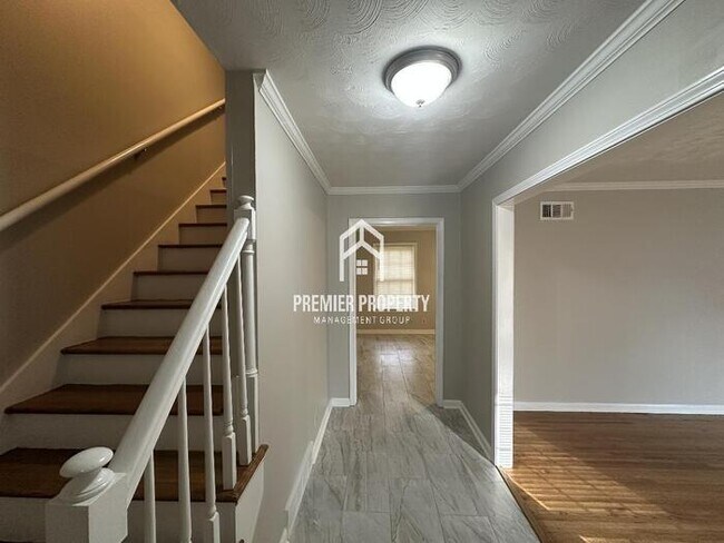 Building Photo - 2974 Estes St