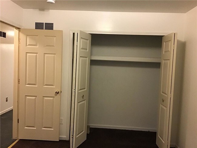 Foto del edificio - 4048 Heatherwood Ct