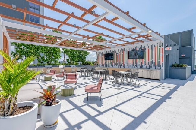 Gather, grill, and unwind in the vibrant Miami open air - Cascade At Link