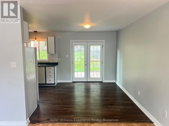 Photo du bâtiment - 807 Birchwood Dr