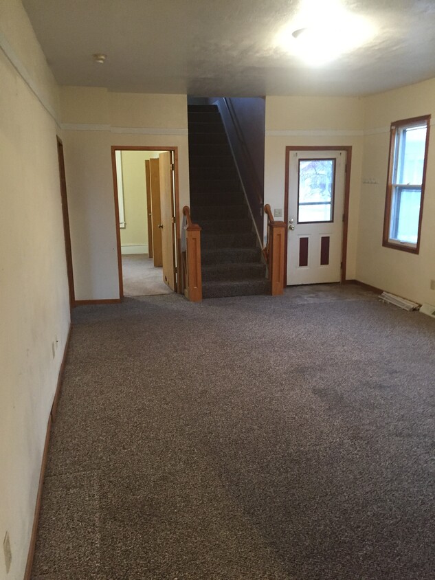 Living Room - 813 W 9th Ave