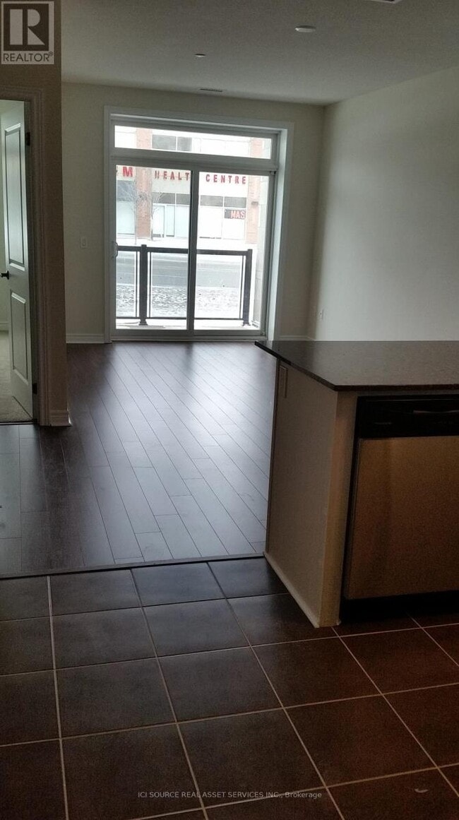 Photo du bâtiment - 7325-7325 Markham Rd