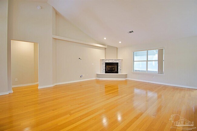 Building Photo - 100 Mt Pilot St