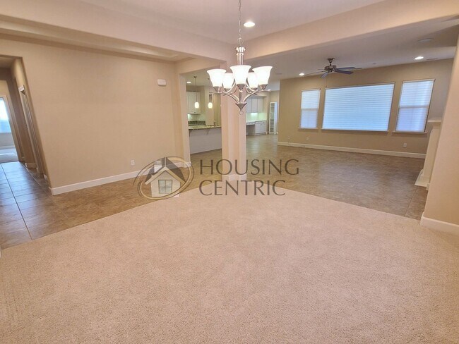 Foto del edificio - Stunning Single Story Rental in Guard Gate...