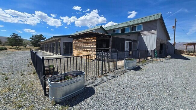 Foto del edificio - 5800 Peak Rd