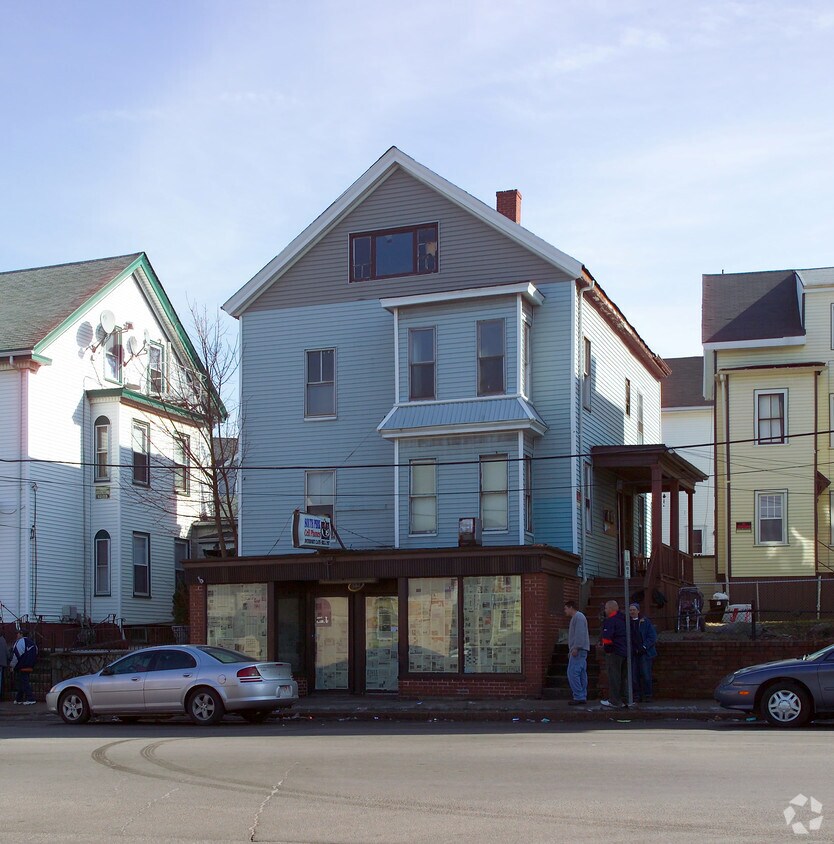 Primary Photo - 582 S Main St