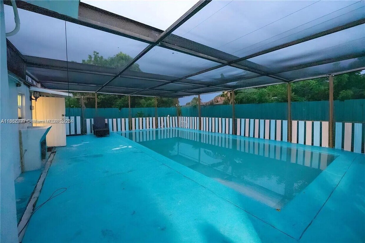 Foto principal - 15735 NW 28th Pl
