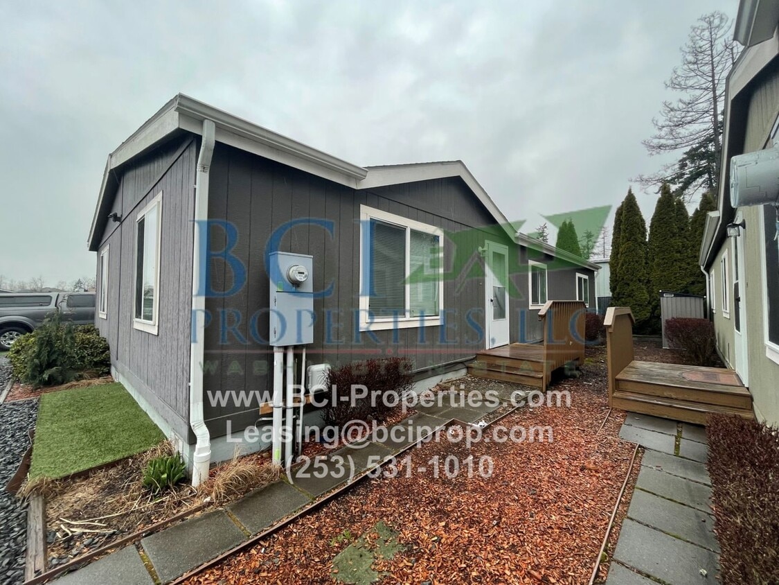 Primary Photo - 3 BEDROOM, 2 BATH AVAILABLE $1795.00