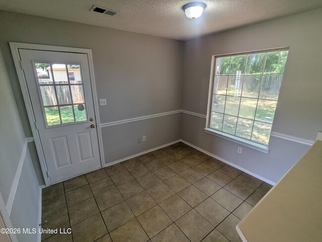 Building Photo - 904 Acorn Cove